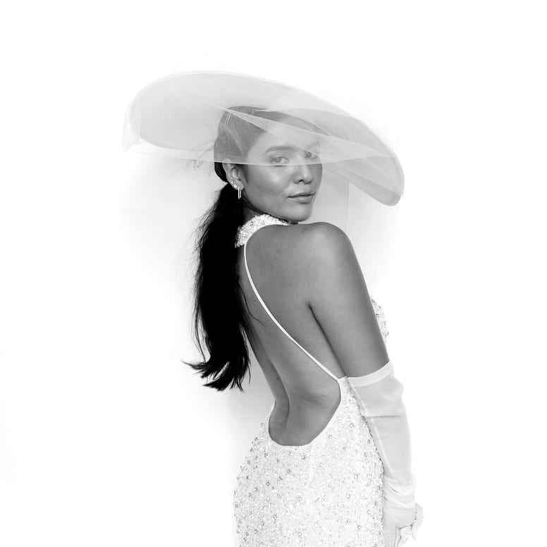 Esfering — retrato editorial en una celebración en Baleares