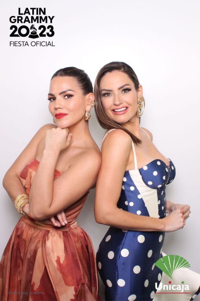 celebridades posando en estación de retrato latin grammy patrocinado por unicaja